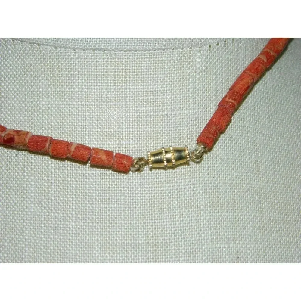 VTG Red Sponge Natural Coral Mother of Pearl Gold Tone Bead Choker Necklace